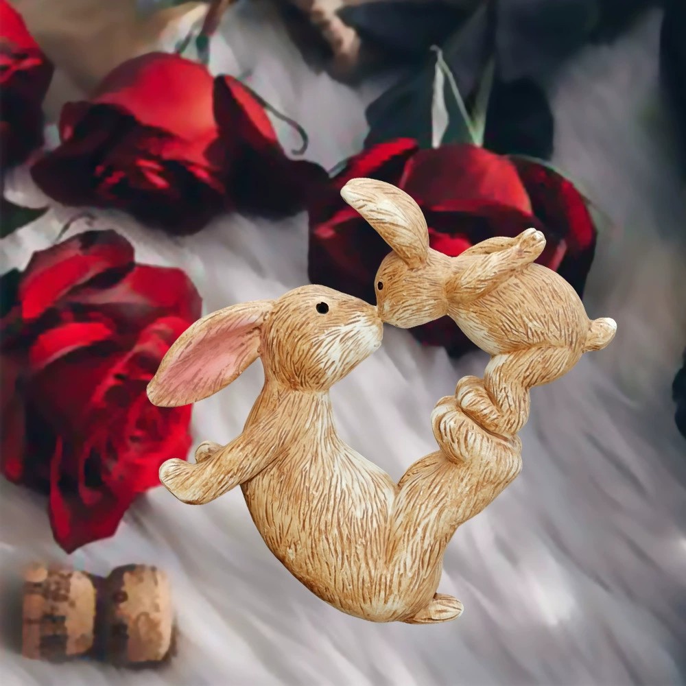 Kiss Rabbit Statue Representin - огляд і ціна Home Office Representative